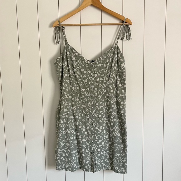 Abercrombie & Fitch Dresses & Skirts - Abercrombie & Fitch Green Floral Mini Dress